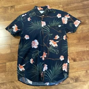 TeamLTD Living the Dream Flower button down short sleeve medium cotton shirt